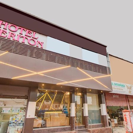Oyo 76180 Hotel Meriton Bombaj Zewnętrze zdjęcie