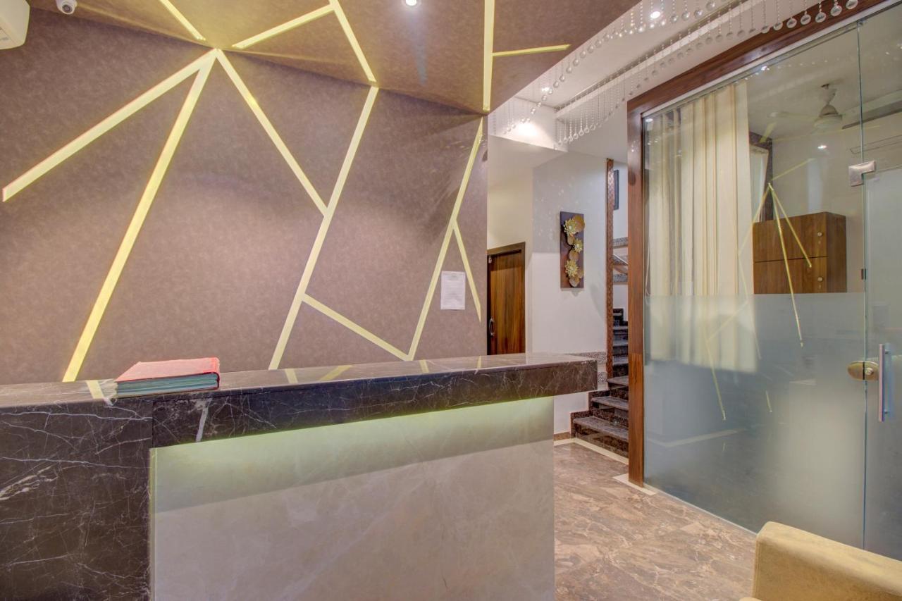 Oyo 76180 Hotel Meriton Bombaj Zewnętrze zdjęcie