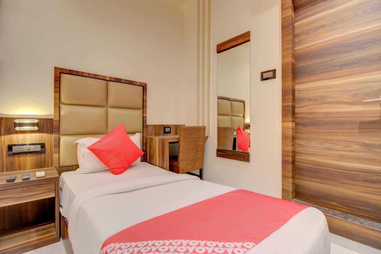 Oyo 76180 Hotel Meriton Bombaj Zewnętrze zdjęcie