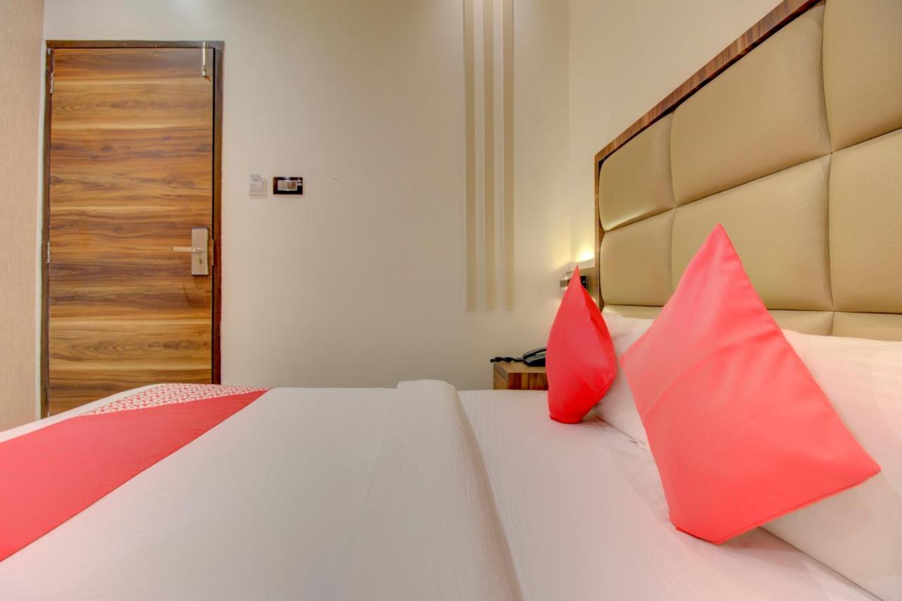 Oyo 76180 Hotel Meriton Bombaj Zewnętrze zdjęcie