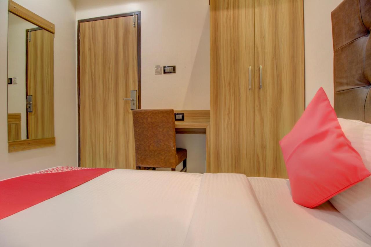 Oyo 76180 Hotel Meriton Bombaj Zewnętrze zdjęcie