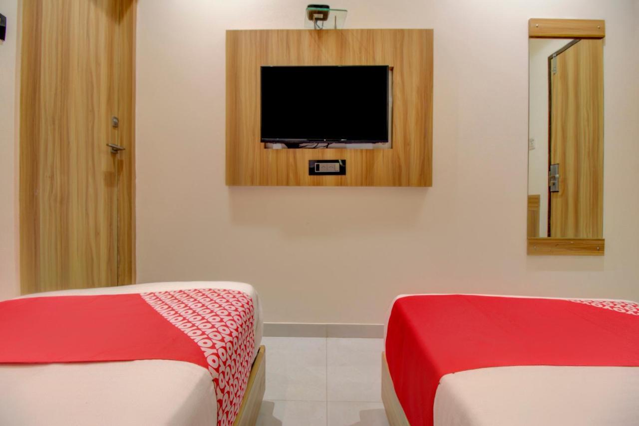 Oyo 76180 Hotel Meriton Bombaj Zewnętrze zdjęcie