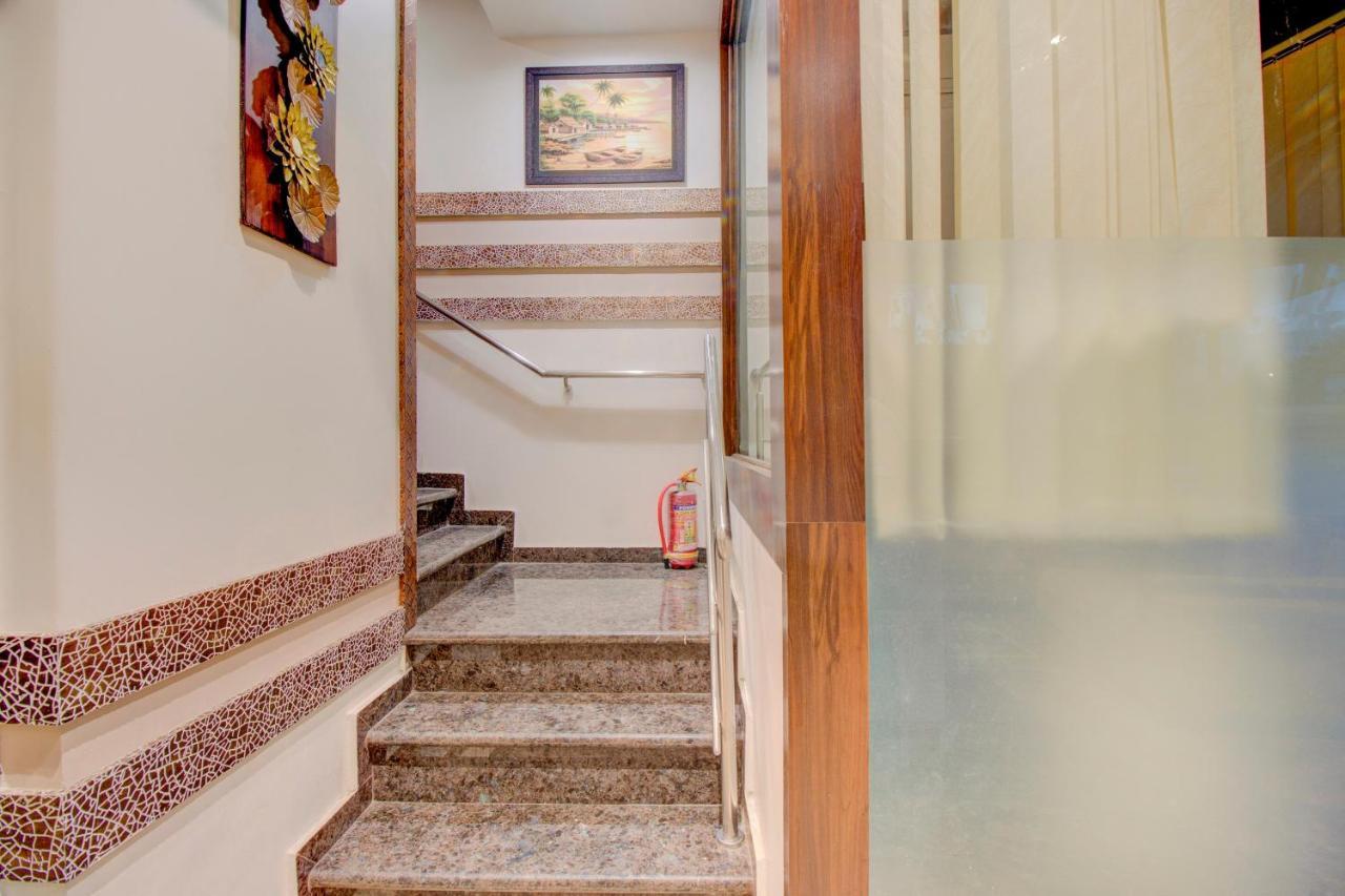 Oyo 76180 Hotel Meriton Bombaj Zewnętrze zdjęcie