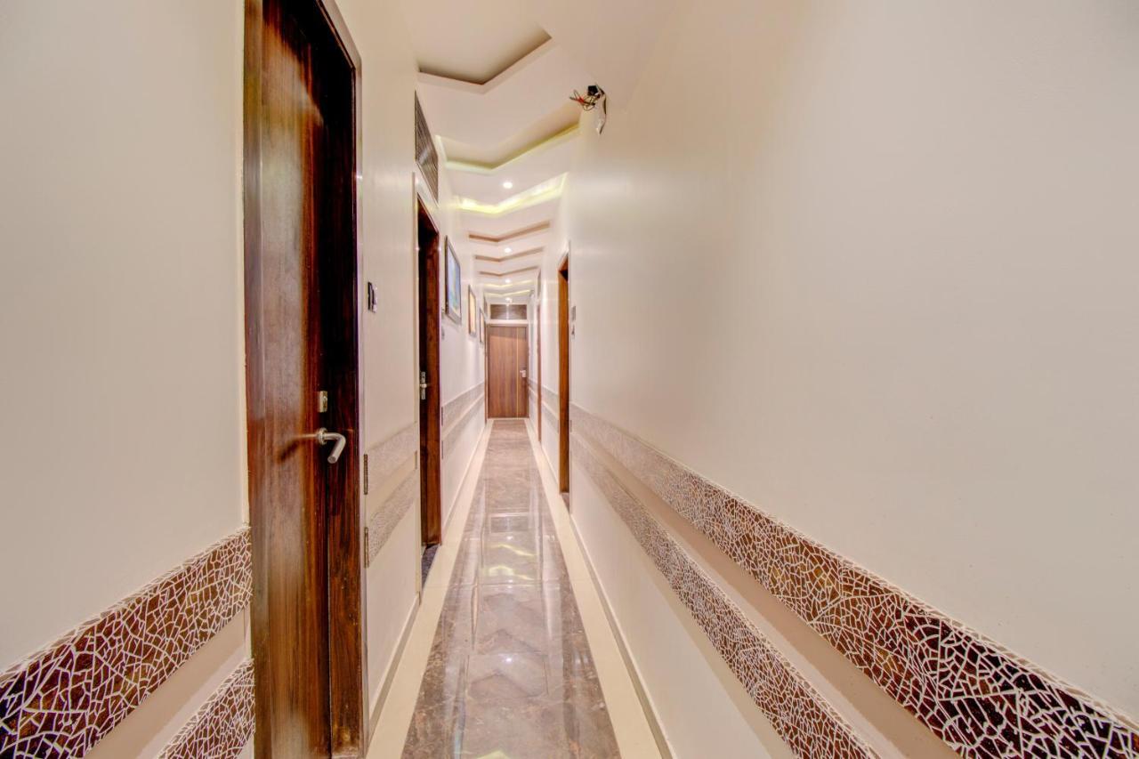 Oyo 76180 Hotel Meriton Bombaj Zewnętrze zdjęcie