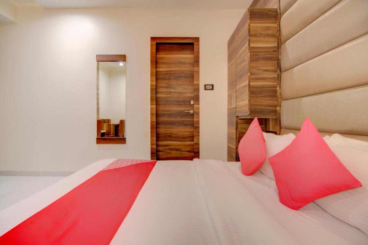 Oyo 76180 Hotel Meriton Bombaj Zewnętrze zdjęcie